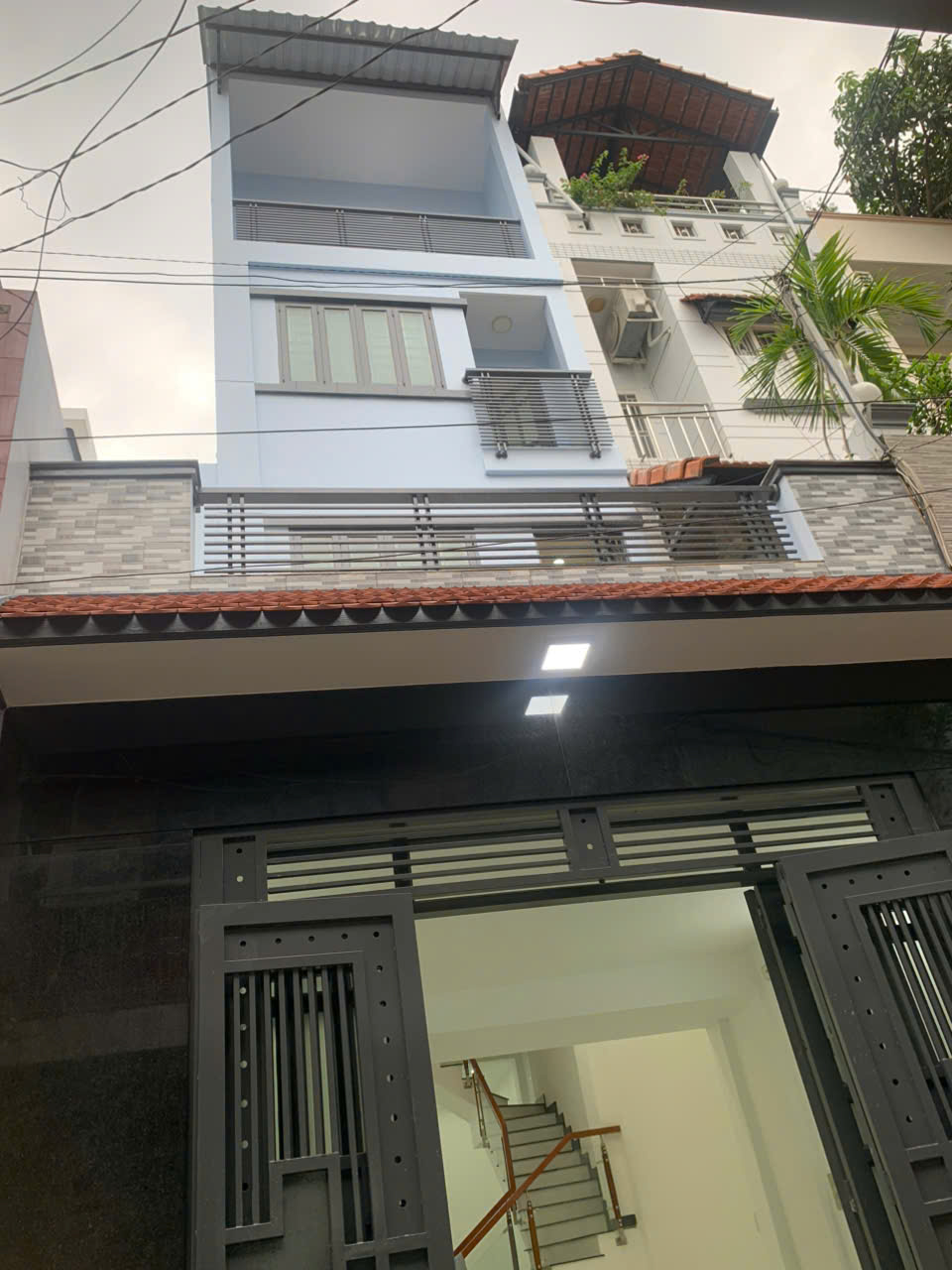 Dịch vụ sửa nhà trọn gói Hùng Phúc chuyên nghiệp, báo giá minh bạch, thi công nhanh, bảo hành uy tín. Giải pháp cải tạo nhà ở toàn diện.